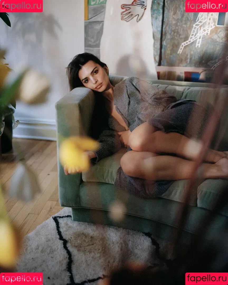 Emily Ratajkowski / emrata Onlyfans Photo Gallery 