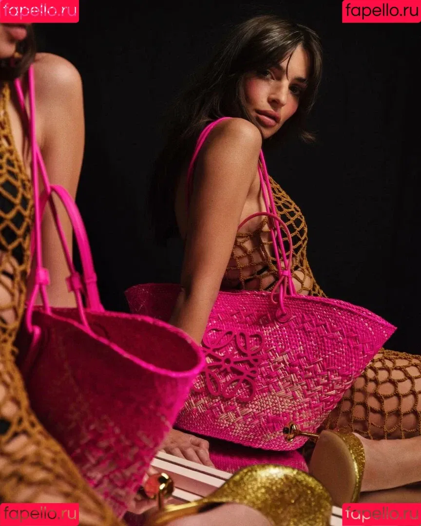 Emily Ratajkowski / emrata Onlyfans Photo Gallery 