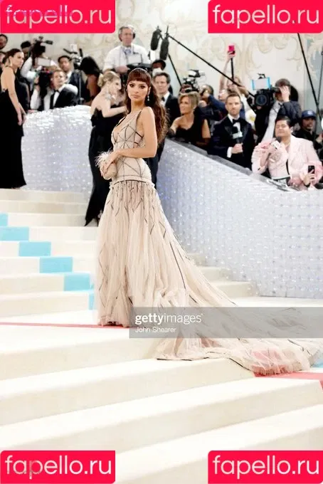 Emily Ratajkowski / emrata Onlyfans Photo Gallery 