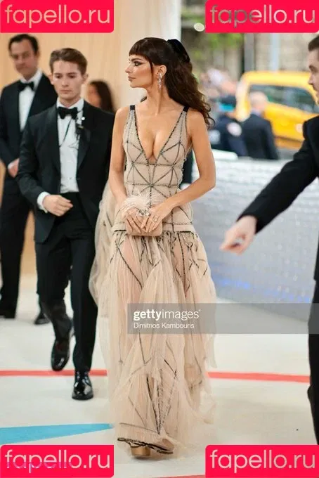 Emily Ratajkowski / emrata Onlyfans Photo Gallery 