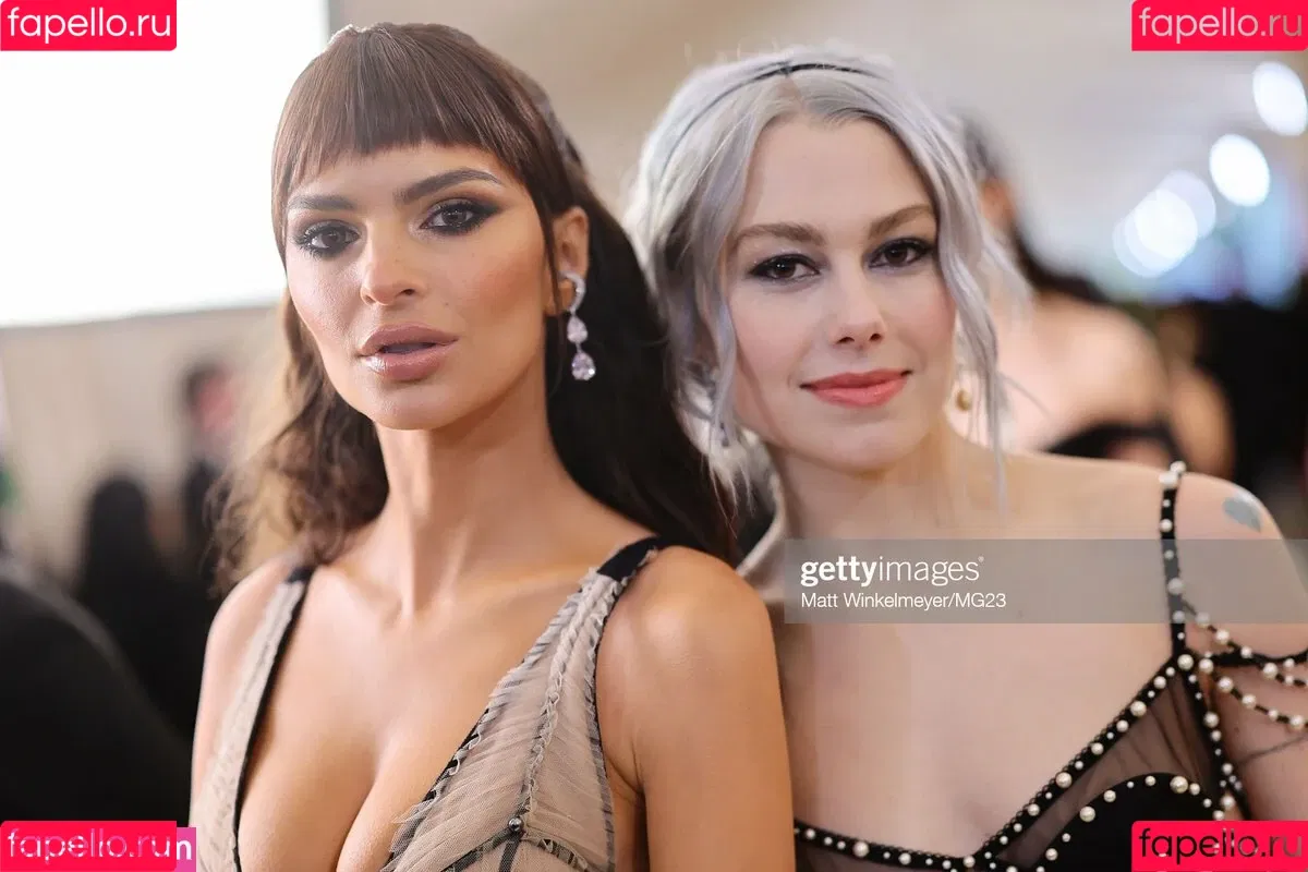 Emily Ratajkowski / emrata Onlyfans Photo Gallery 