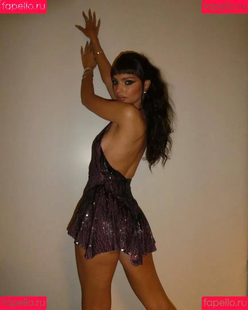 Emily Ratajkowski / emrata Onlyfans Photo Gallery 