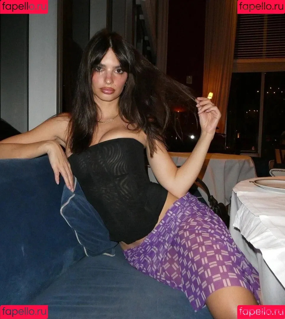 Emily Ratajkowski / emrata Onlyfans Photo Gallery 
