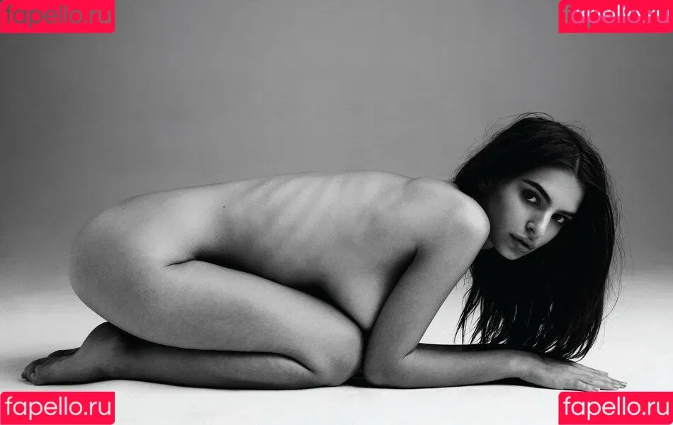 Emily Ratajkowski / emrata Onlyfans Photo Gallery 