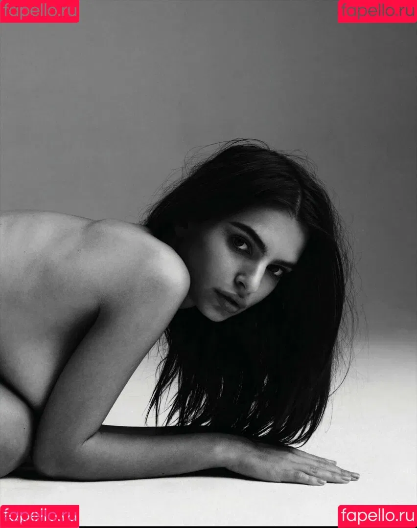 Emily Ratajkowski / emrata Onlyfans Photo Gallery 