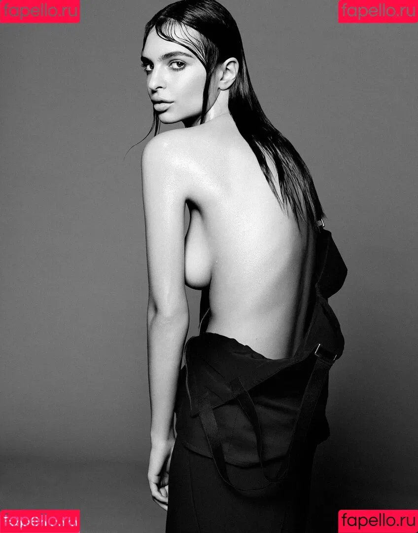 Emily Ratajkowski / emrata Onlyfans Photo Gallery 