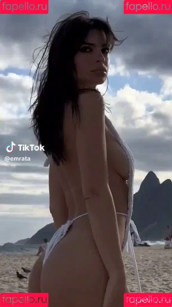 Emily Ratajkowski / emrata Onlyfans Photo Gallery 