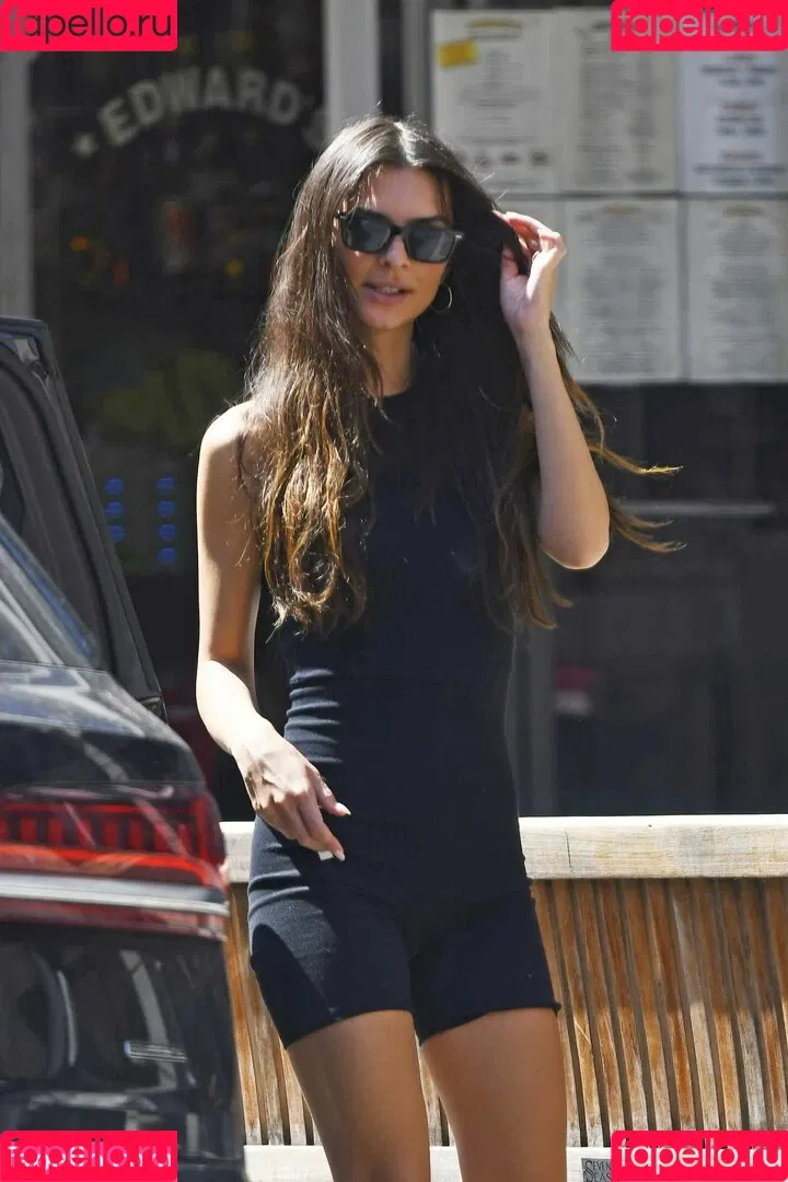Emily Ratajkowski / emrata Onlyfans Photo Gallery 