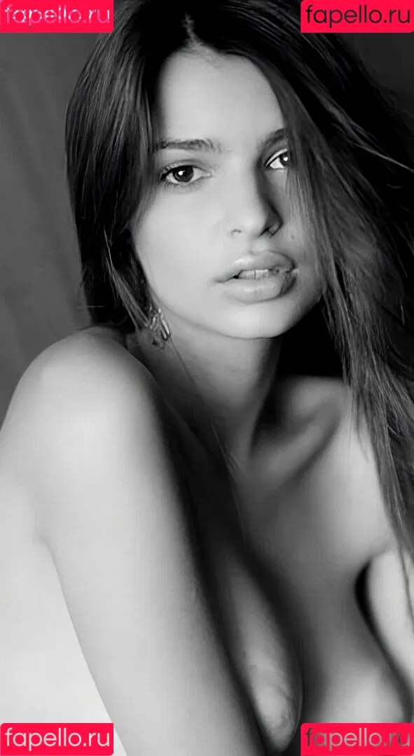 Emily Ratajkowski / emrata Onlyfans Photo Gallery 