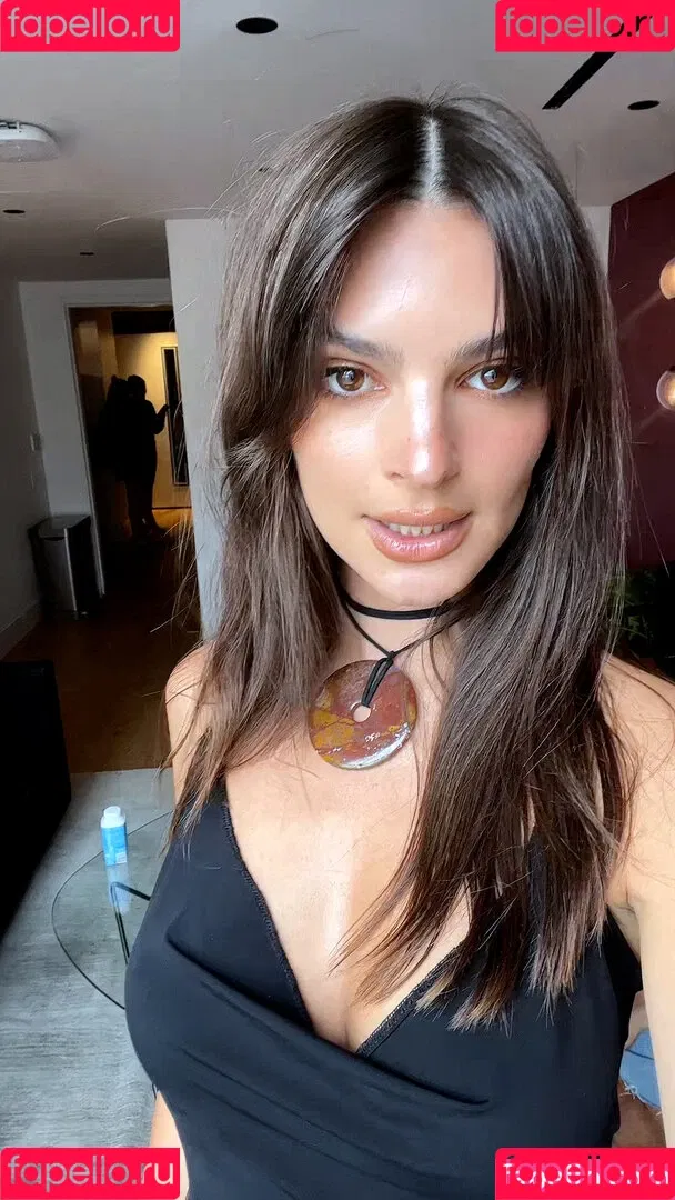 Emily Ratajkowski / emrata Onlyfans Photo Gallery 
