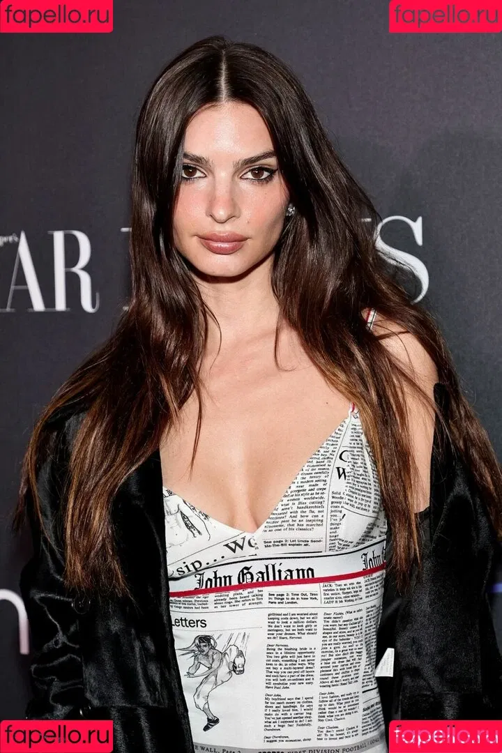 Emily Ratajkowski / emrata Onlyfans Photo Gallery 