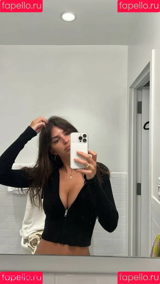 Emily Ratajkowski / emrata Onlyfans Photo Gallery 
