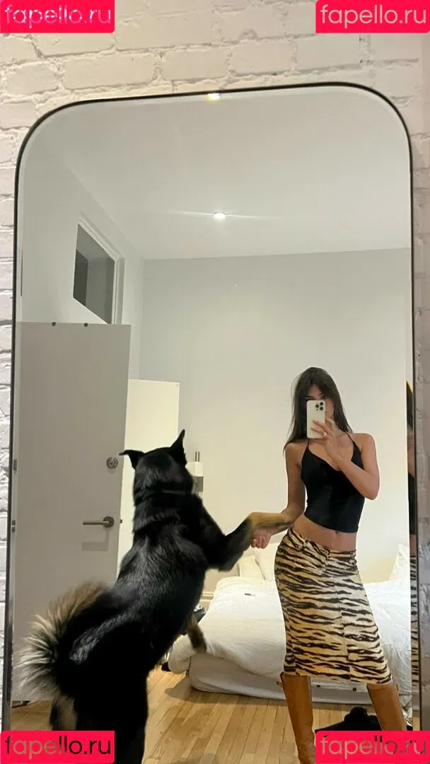 Emily Ratajkowski / emrata Onlyfans Photo Gallery 