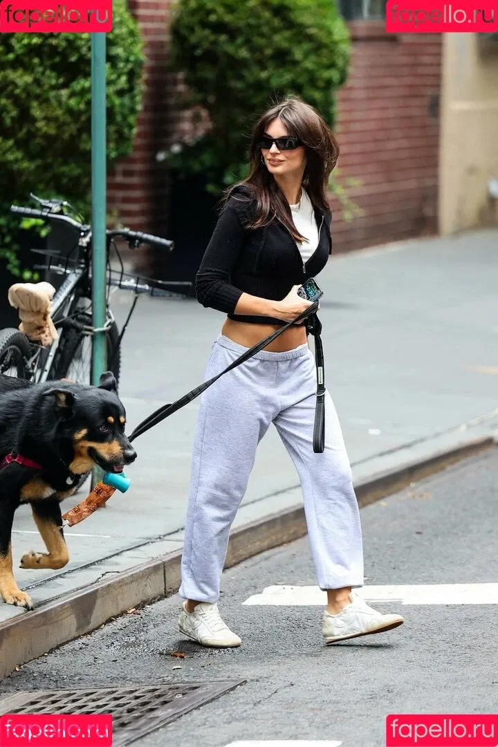 Emily Ratajkowski / emrata Onlyfans Photo Gallery 