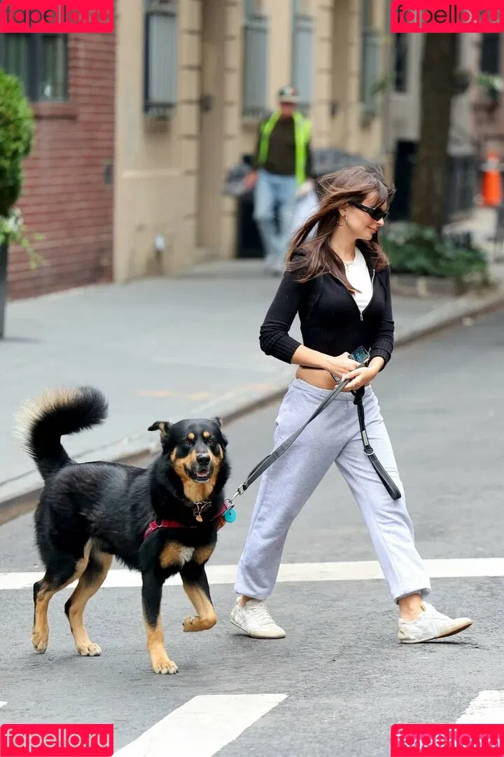 Emily Ratajkowski / emrata Onlyfans Photo Gallery 