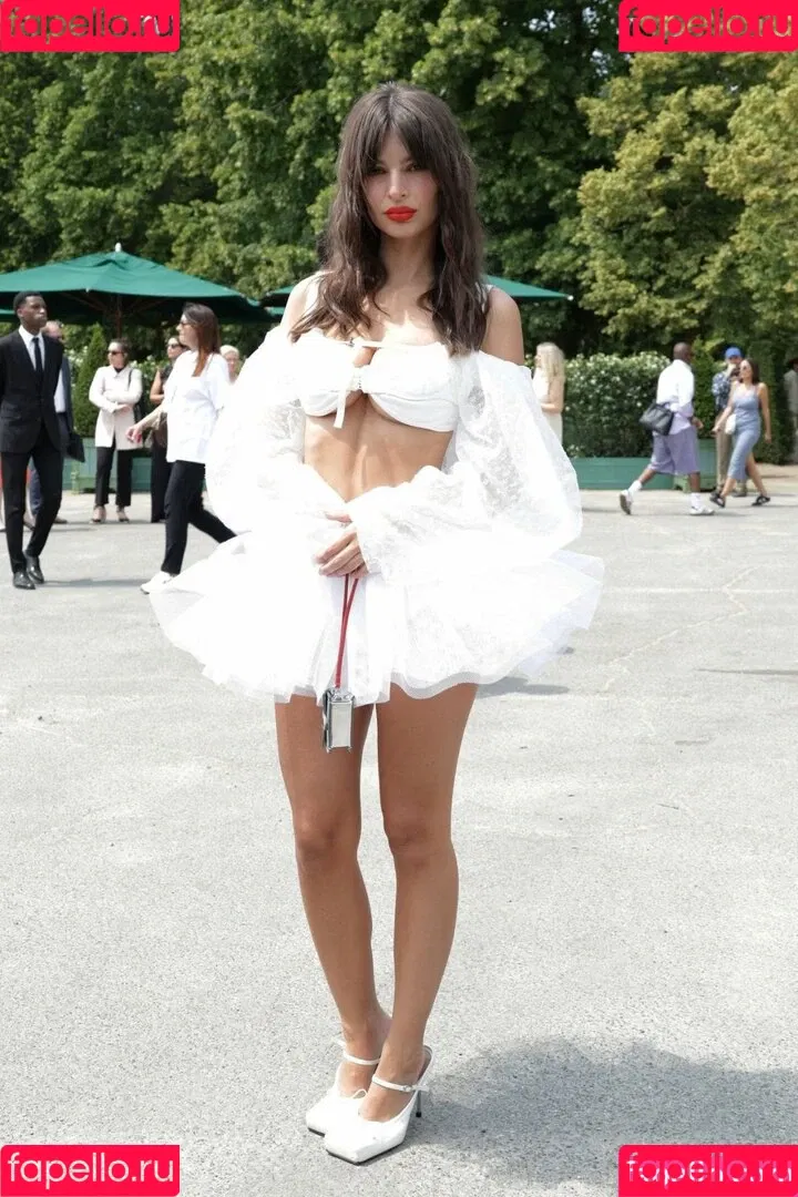 Emily Ratajkowski / emrata Onlyfans Photo Gallery 