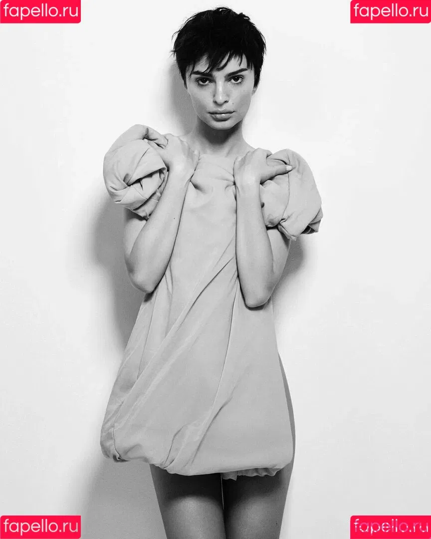 Emily Ratajkowski / emrata Onlyfans Photo Gallery 