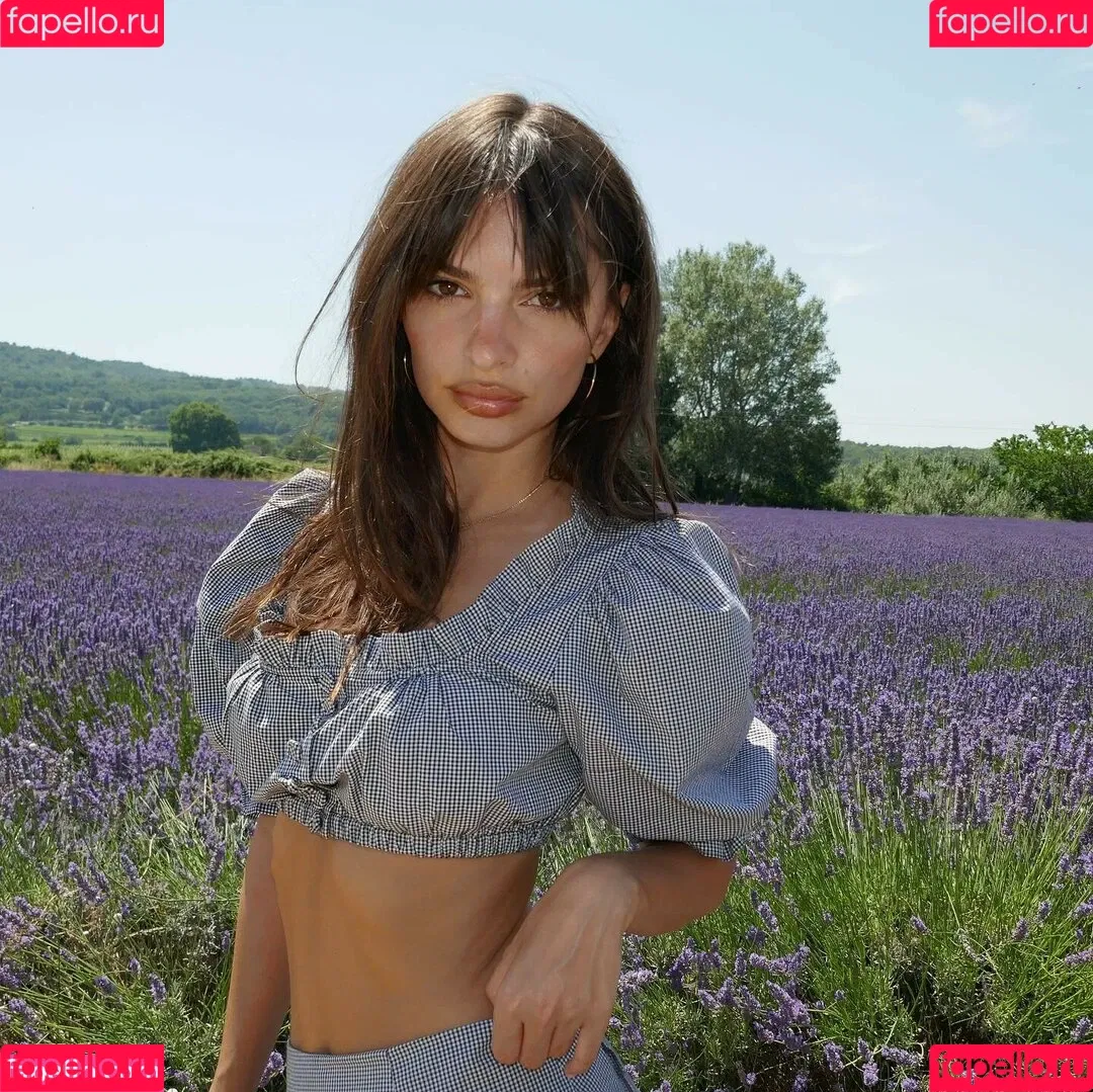 Emily Ratajkowski / emrata Onlyfans Photo Gallery 