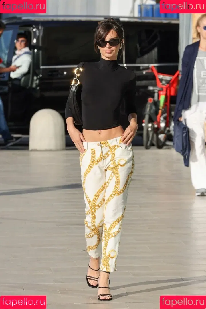 Emily Ratajkowski / emrata Onlyfans Photo Gallery 
