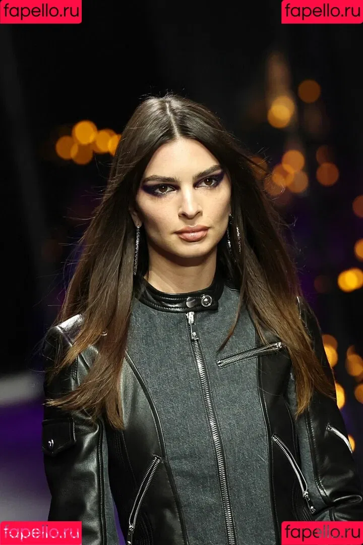 Emily Ratajkowski / emrata Onlyfans Photo Gallery 