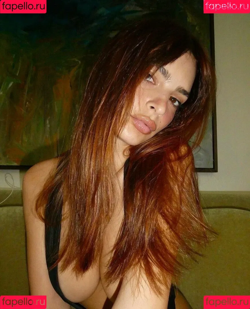 Emily Ratajkowski / emrata Onlyfans Photo Gallery 