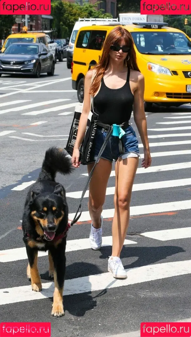 Emily Ratajkowski / emrata Onlyfans Photo Gallery 