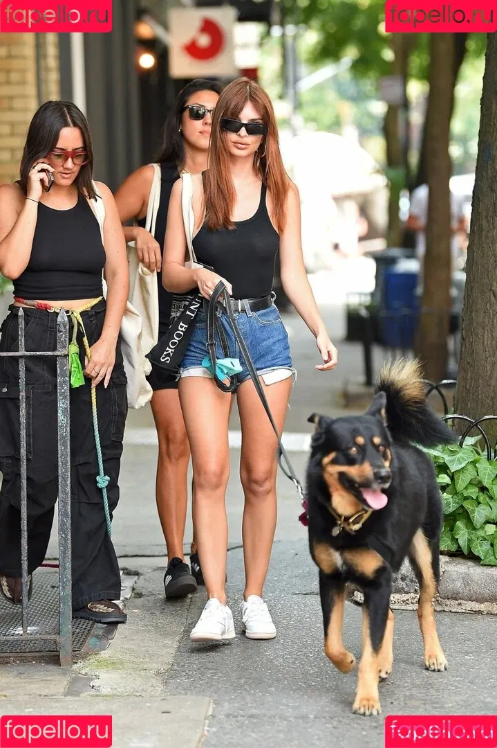 Emily Ratajkowski / emrata Onlyfans Photo Gallery 
