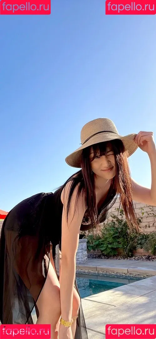 AriaSaki / annoyingaria Onlyfans Photo Gallery 