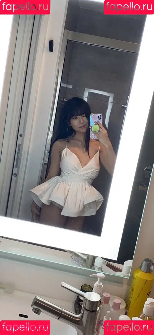 AriaSaki / annoyingaria Onlyfans Photo Gallery 