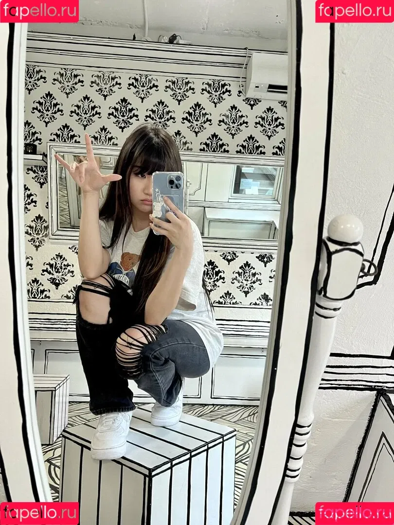 AriaSaki / annoyingaria Onlyfans Photo Gallery 