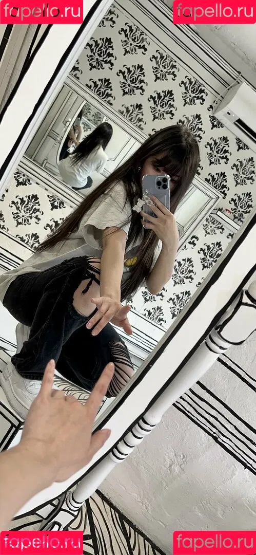 AriaSaki / annoyingaria Onlyfans Photo Gallery 