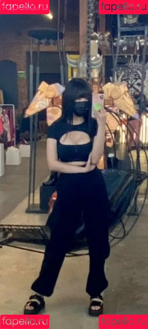AriaSaki / annoyingaria Onlyfans Photo Gallery 