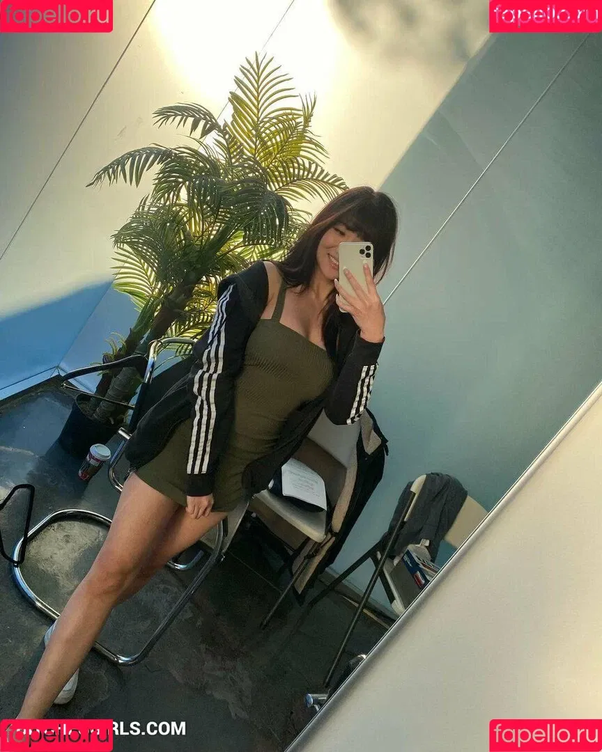 AriaSaki / annoyingaria Onlyfans Photo Gallery 