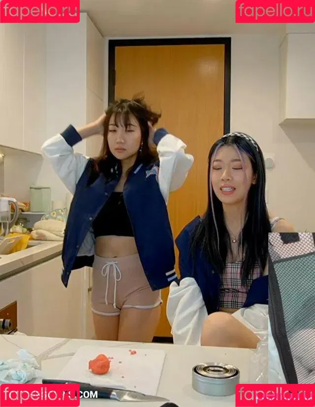 AriaSaki / annoyingaria Onlyfans Photo Gallery 