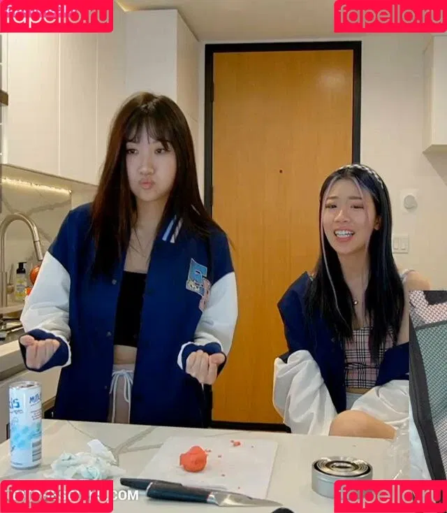 AriaSaki / annoyingaria Onlyfans Photo Gallery 