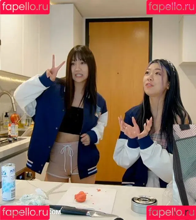 AriaSaki / annoyingaria Onlyfans Photo Gallery 