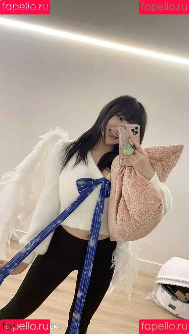 AriaSaki / annoyingaria Onlyfans Photo Gallery 