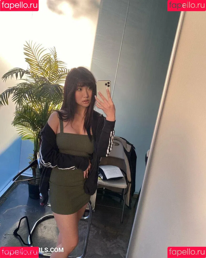 AriaSaki / annoyingaria Onlyfans Photo Gallery 