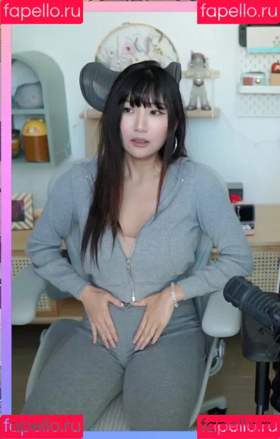 AriaSaki / annoyingaria Onlyfans Photo Gallery 