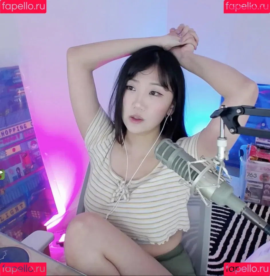 AriaSaki / annoyingaria Onlyfans Photo Gallery 