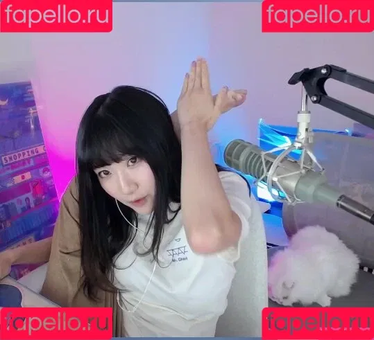 AriaSaki / annoyingaria Onlyfans Photo Gallery 