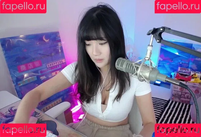 AriaSaki / annoyingaria Onlyfans Photo Gallery 