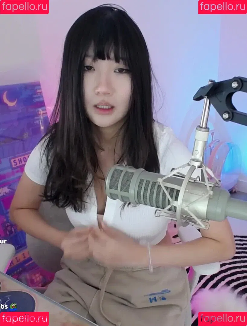 AriaSaki / annoyingaria Onlyfans Photo Gallery 