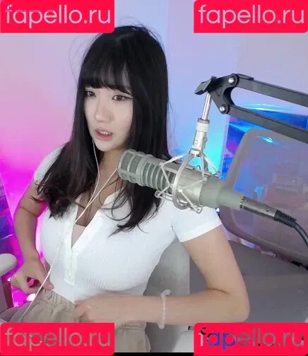 AriaSaki / annoyingaria Onlyfans Photo Gallery 