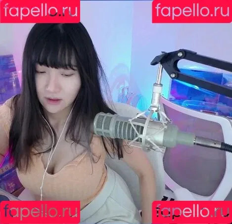 AriaSaki / annoyingaria Onlyfans Photo Gallery 
