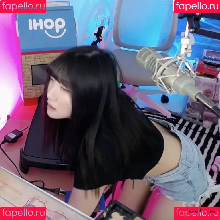 AriaSaki / annoyingaria Onlyfans Photo Gallery 