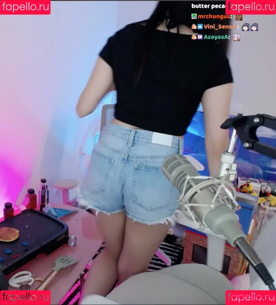 AriaSaki / annoyingaria Onlyfans Photo Gallery 