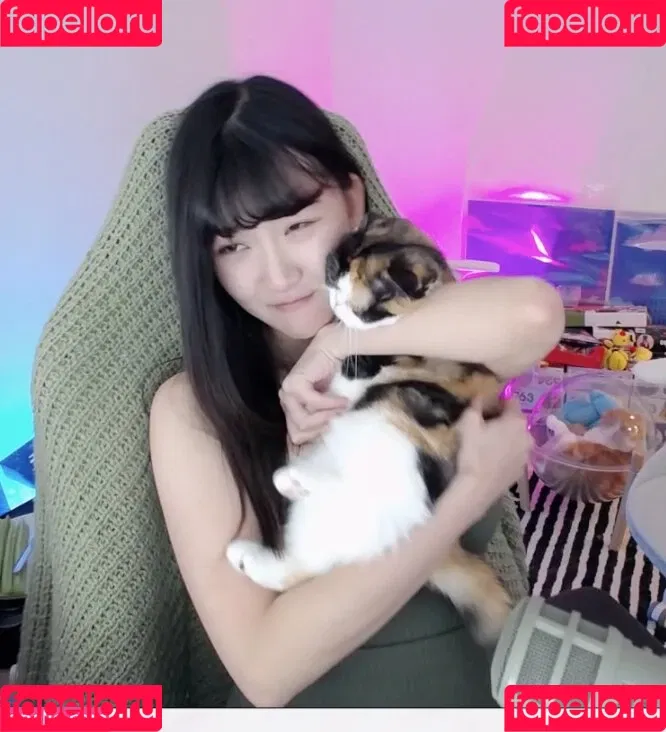 AriaSaki / annoyingaria Onlyfans Photo Gallery 
