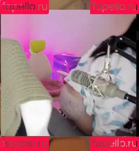 AriaSaki / annoyingaria Onlyfans Photo Gallery 