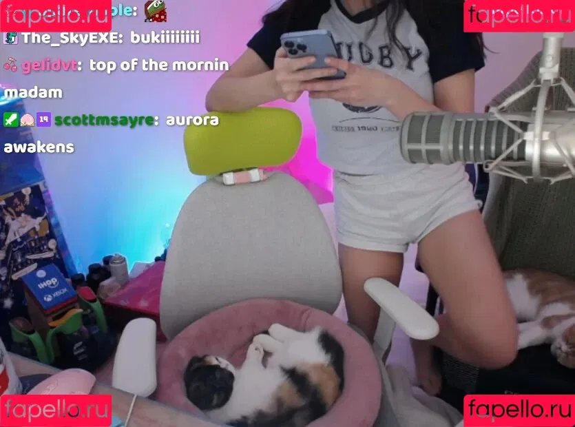 AriaSaki / annoyingaria Onlyfans Photo Gallery 